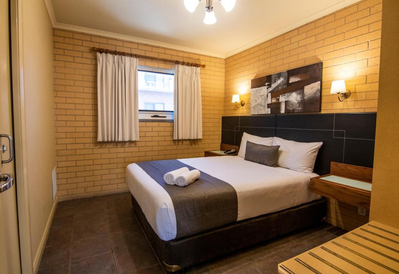 อัลบูรี จอร์เจียน โมเทล แอนด์ สวีท Hotel ออลเบอรี ภายนอก รูปภาพ