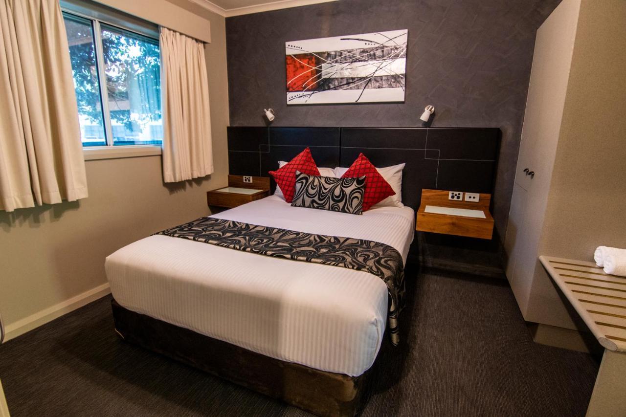 อัลบูรี จอร์เจียน โมเทล แอนด์ สวีท Hotel ออลเบอรี ภายนอก รูปภาพ