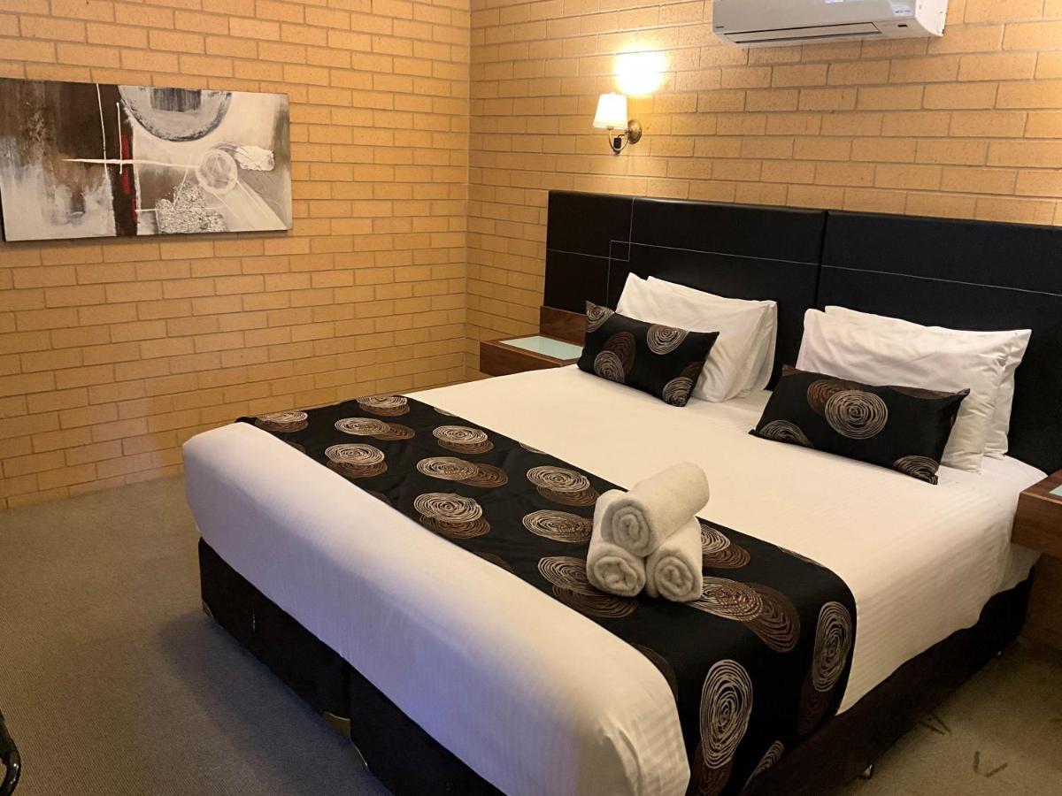 อัลบูรี จอร์เจียน โมเทล แอนด์ สวีท Hotel ออลเบอรี ภายนอก รูปภาพ