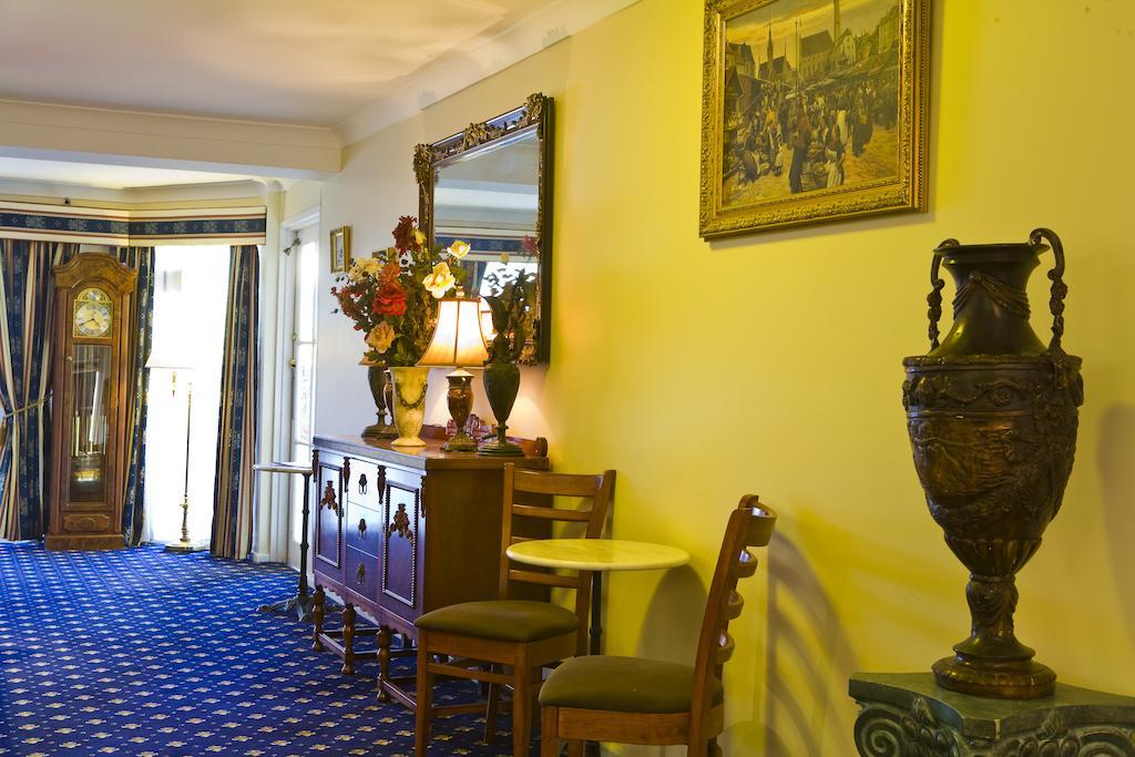 อัลบูรี จอร์เจียน โมเทล แอนด์ สวีท Hotel ออลเบอรี ภายนอก รูปภาพ
